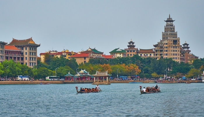 清风文苑   从厦门岛内乘车,一路向东,行至高集海堤,集美学村便映入